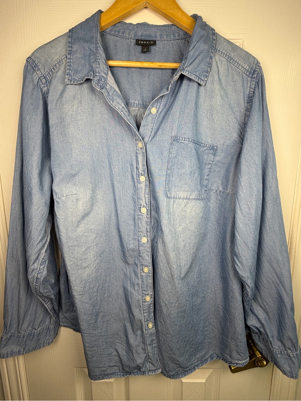 Torrid Lizzie Light Blue Tencel Denim Shirt Plus Size 1 Chambray Button-Up